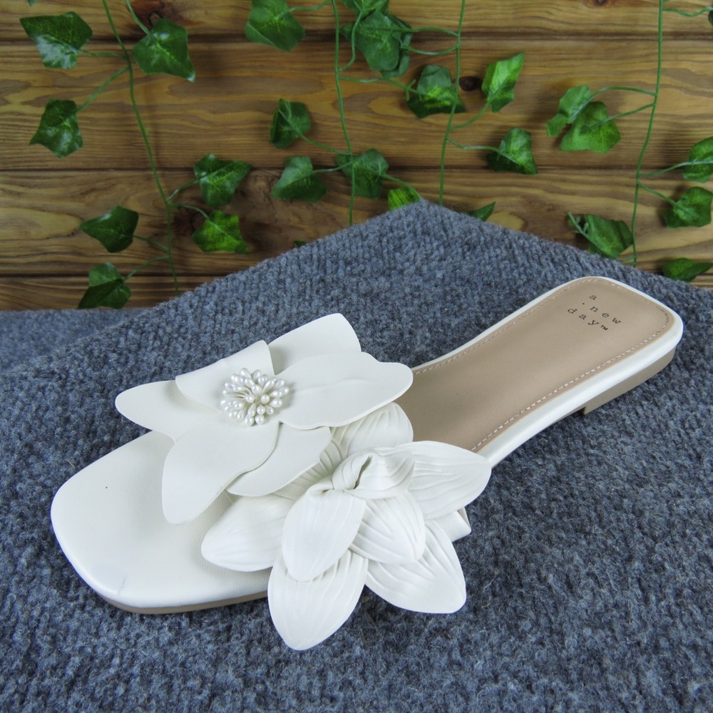 A New Day Women 8.5 White Floral Slide Sandals Embellished‎ 3D Flowers Casual